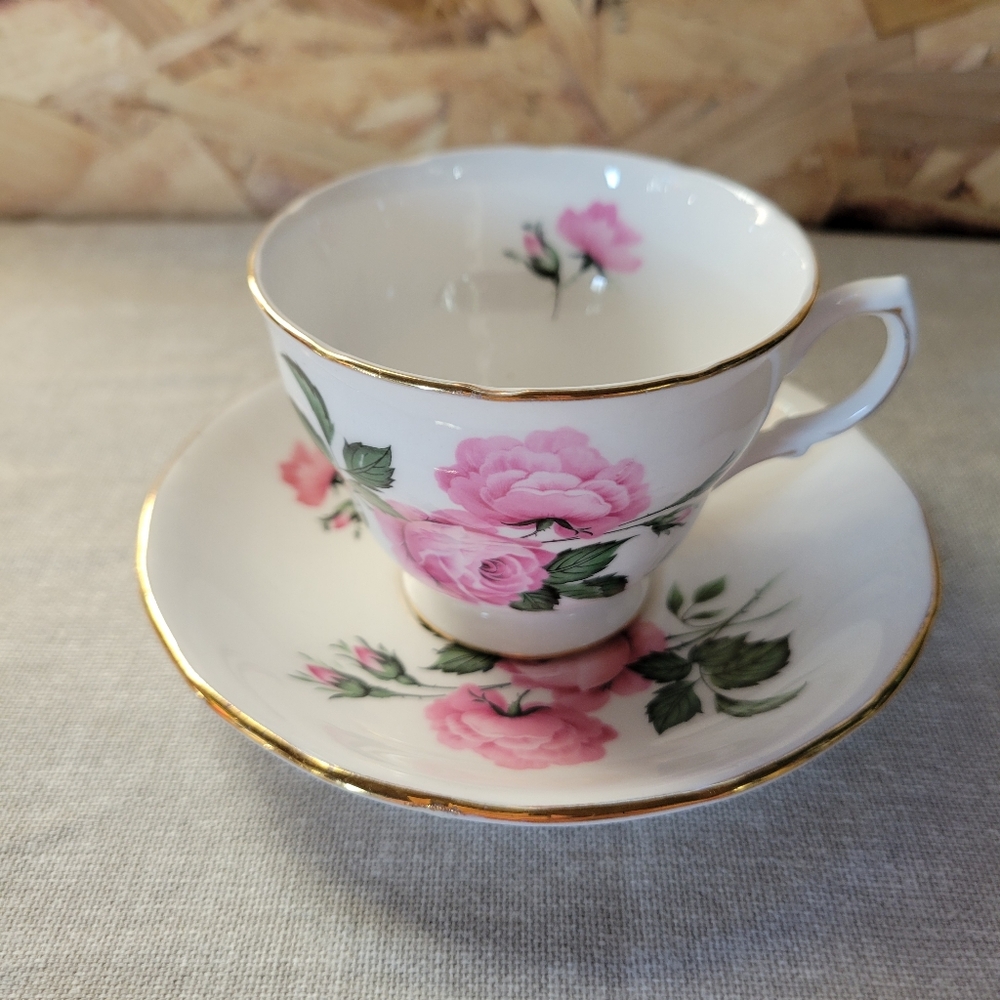 Elegant Pink Floral Teacup and Saucer Set(T7)